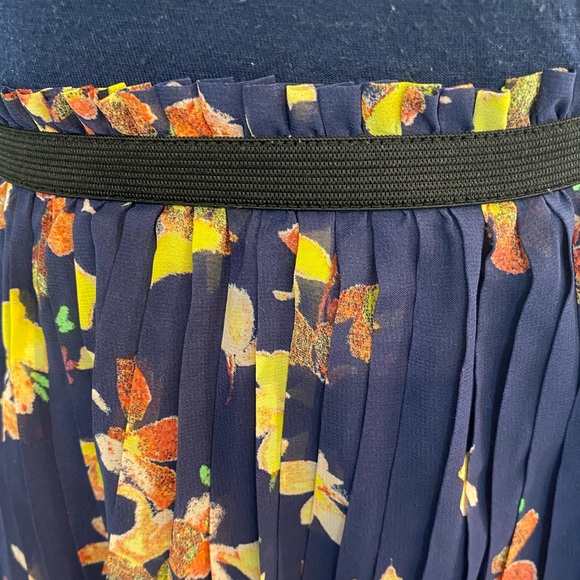 Cute Floral Dress - Picture 2 of 7